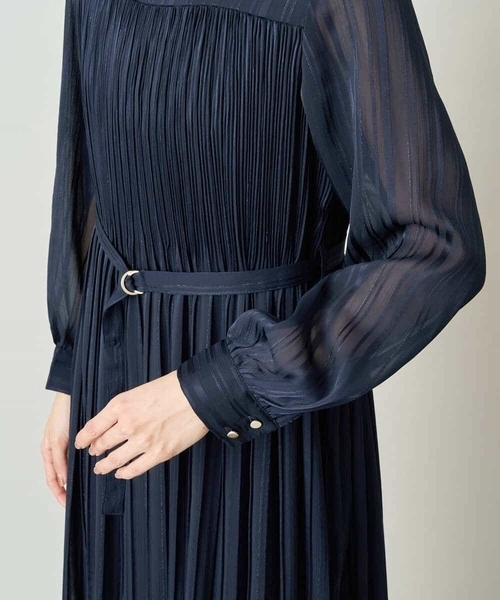 a.v.v（アーヴェヴェ）の「【マシンウォッシャブル】ベルテッドプリーツワンピース（ワンピース・レディース・ブルー/オレンジ/ネイビー・36/34/38/40/42）」の20枚目の写真