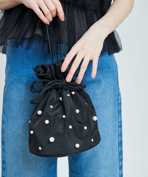 31 Sons de mode（トランテアン　ソン　ドゥ　モード）の「パールビジュー巾着バッグ（ハンドバッグ・レディース・ブラック/ダークインディゴブルー・フリー）」の17枚目の写真