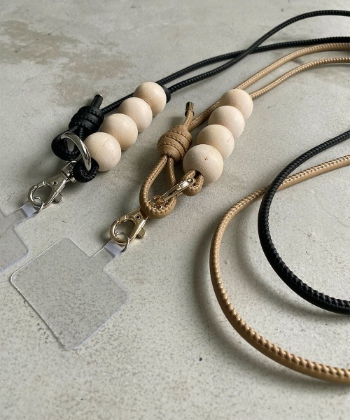 marjour(マージュール)の「WOOD BALL SHOULDER STRAP(スマホグッズ・レディース・ブラック/ベージュ・FREE)」の3枚目の写真