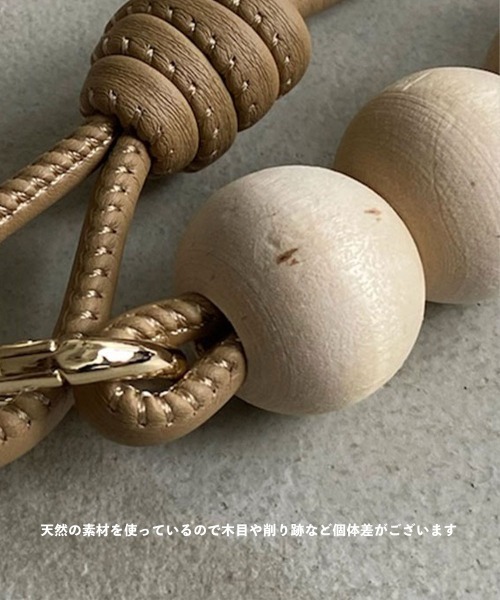 marjour(マージュール)の「WOOD BALL SHOULDER STRAP(スマホグッズ・レディース・ブラック/ベージュ・FREE)」の9枚目の写真