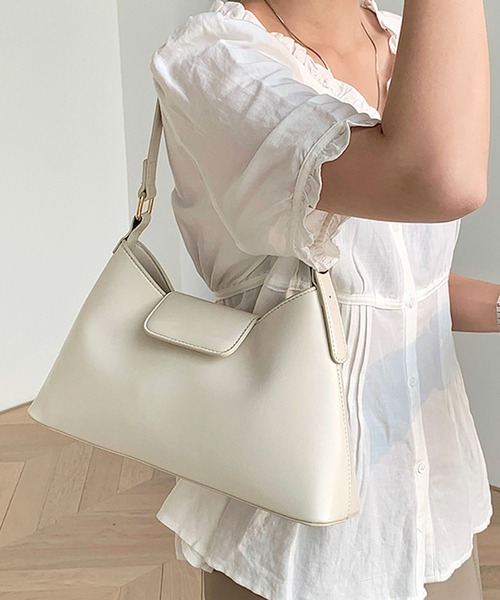 florist（フローリスト）の「スクエア舟形レザーハンドバッグ（ハンドバッグ・レディース・ピンク/グリーン/イエロー/モカ/ブラック/オフホワイト・FREE）」の2枚目の写真