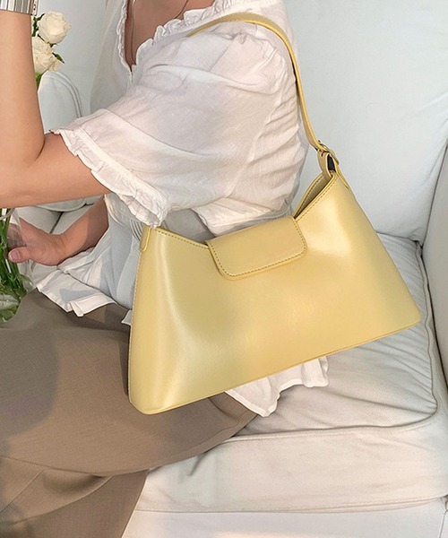 florist（フローリスト）の「スクエア舟形レザーハンドバッグ（ハンドバッグ・レディース・ピンク/グリーン/イエロー/モカ/ブラック/オフホワイト・FREE）」の6枚目の写真