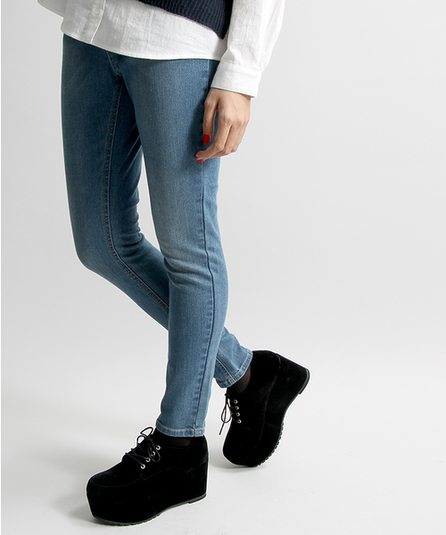 WEGO（ウィゴー）の「WEGO/フィラメントスキニーパンツ（デニムパンツ・レディース・ダークインディゴブルー/ブラック/インディゴブルー/ブルー系その他・SMALL/LARGE/MEDIUM）」の3枚目の写真