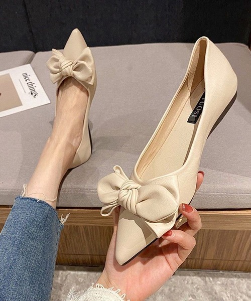 Silly（シリー）の「【リボンで大人ガーリー】ポインテッドトゥリボンパンプス（パンプス・レディース・ベージュ/イエロー/ブラック・SMALL/MEDIUM/LARGE）」の2枚目の写真