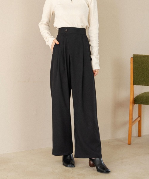 hinari（ヒナリ）の「ラップタックパンツ（その他パンツ・レディース・チャコールグレー/ライトベージュ/ブラック・SMALL/X-SMALL/FREE）」の2枚目の写真