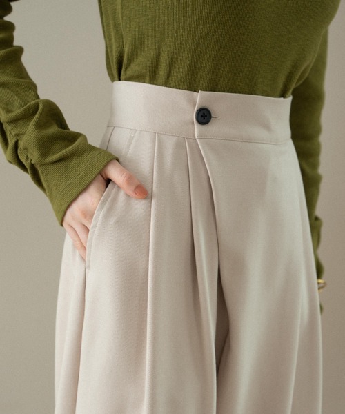 hinari（ヒナリ）の「ラップタックパンツ（その他パンツ・レディース・チャコールグレー/ライトベージュ/ブラック・SMALL/X-SMALL/FREE）」の6枚目の写真