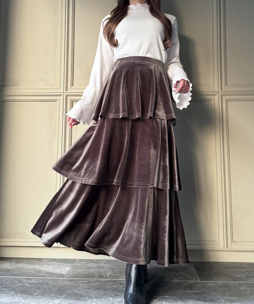 junoah(ジュノア)の「ベロアフリルティアードスカート【ペチスカートセット】(スカート・レディース・ライトベージュ/ブラック/チャコール・LARGE/MEDIUM/X-LARGE)」の5枚目の写真