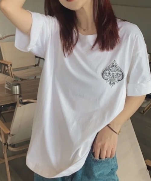 DIAVEL（ディアベル）の「【ユニセックス】エースフラッグプリントTシャツ（Tシャツ/カットソー・レディース・ホワイト/ブラック・M）」の4枚目の写真