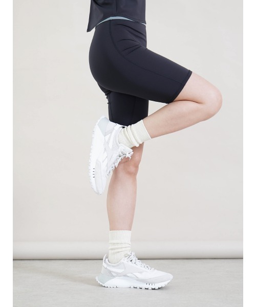 YORT(ヨート)の「【UVカット・接触冷感】ショート丈レギンスパンツ(その他パンツ・レディース・チャコール/ブラック・MEDIUM)」の2枚目の写真