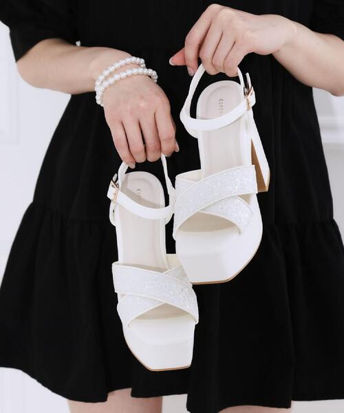 ESPERANZA（エスペランサ）の「【ラク盛り／サンダル】リピーター続出／脚長美脚　ラク盛り厚底サンダル（サンダル・レディース・ブラック系2/アイボリー/アイボリー系2/ブラック系8/ブラック/ブルー系その他4/グレー系4/ピンク系9/ブラック系5/ホワイト系6・L/M/S/LL）」の3枚目の写真