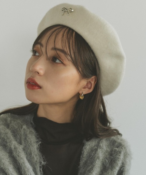VANNIE U(ヴァニーユー)の「リボンピンベレー帽/取り外し可能(ハンチング/ベレー帽・レディース・グレー/アイボリー/ブラック・FREE)」の2枚目の写真