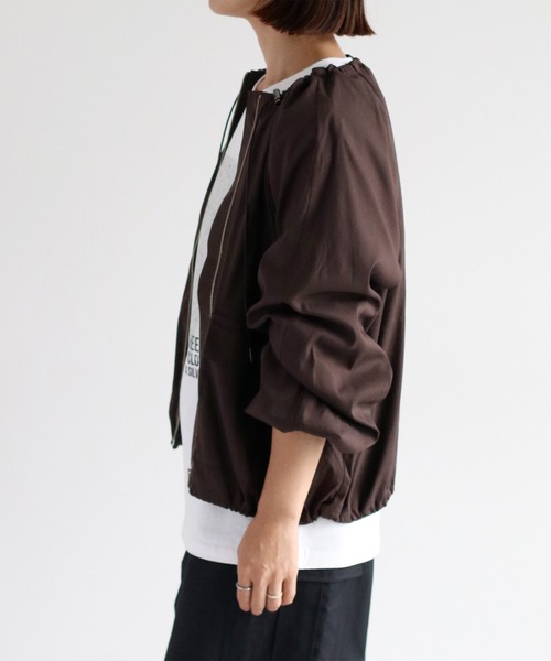 cepo（セポ）の「ネックドロストギャザージャケット（ブルゾン・レディース・ブラウン/ブラック・M）」の5枚目の写真