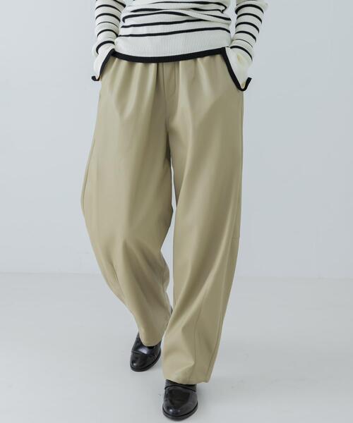 URBAN RESEARCH（アーバンリサーチ）の「レザーライクコクーンパンツ（その他パンツ・レディース・ブラック/ベージュ・FREE）」の5枚目の写真