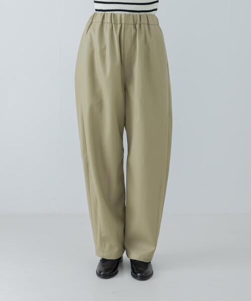 URBAN RESEARCH（アーバンリサーチ）の「レザーライクコクーンパンツ（その他パンツ・レディース・ブラック/ベージュ・FREE）」の10枚目の写真