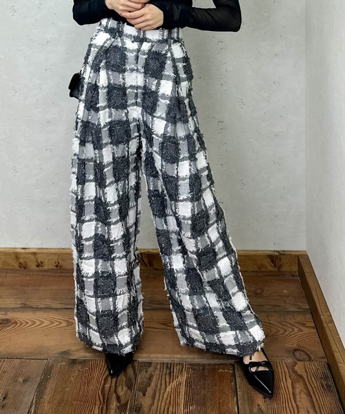 Per sist ence(パーシエンス)の「フリンジチェッククロスタックパンツ(その他パンツ・レディース・ブラック/チャコールグレー/ベージュ/ホワイト×ブラック・FREE)」の2枚目の写真