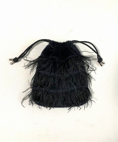 Q（キュー）の「フラッフィーフェザー巾着バッグ（クラッチバッグ・レディース・ブラック/ライトグレー・ONE SIZE）」の2枚目の写真
