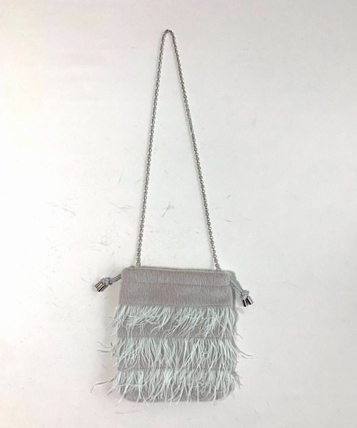 Q（キュー）の「フラッフィーフェザー巾着バッグ（クラッチバッグ・レディース・ブラック/ライトグレー・ONE SIZE）」の6枚目の写真