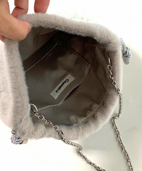 Q（キュー）の「フラッフィーフェザー巾着バッグ（クラッチバッグ・レディース・ブラック/ライトグレー・ONE SIZE）」の15枚目の写真