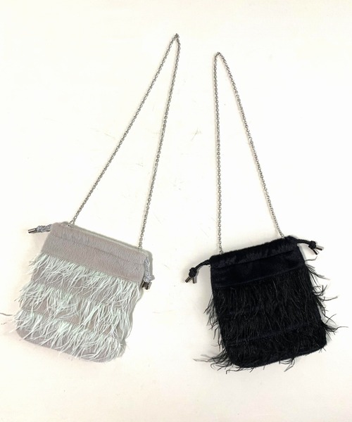 Q（キュー）の「フラッフィーフェザー巾着バッグ（クラッチバッグ・レディース・ブラック/ライトグレー・ONE SIZE）」の5枚目の写真