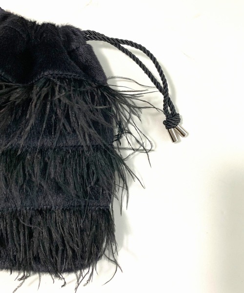 Q（キュー）の「フラッフィーフェザー巾着バッグ（クラッチバッグ・レディース・ブラック/ライトグレー・ONE SIZE）」の14枚目の写真
