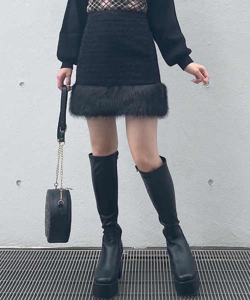 グレー ファー ミニスカート NOMAE（ノーマエ）の「裾ファー台形スカート（スカート）」 - WEAR