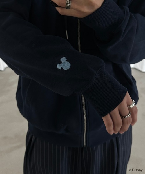 ONCILY（オンシェリー）の「【 Disney / Mickey Mouse 】 HIDDEN LOGO FULL-ZIP HOODIE / 【 ディズニー / ミッキーマウス 】ヒドゥンロゴフルジップフーディ（パーカー・メンズ・ネイビー/ブラック・SMALL/MEDIUM/LARGE）」の19枚目の写真