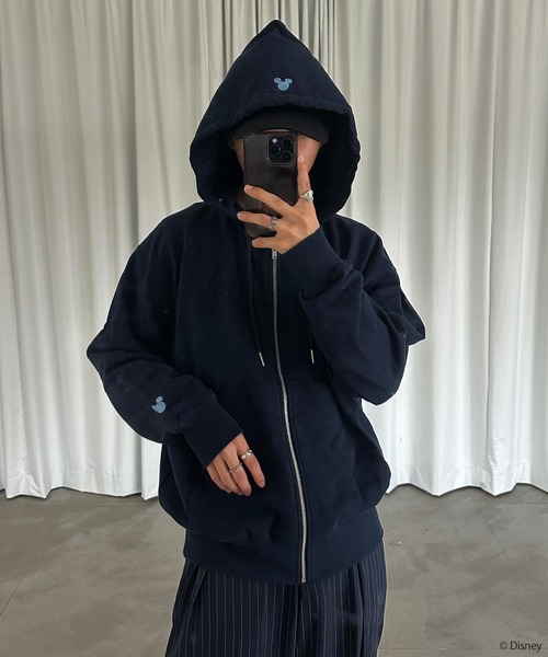 ONCILY（オンシェリー）の「【 Disney / Mickey Mouse 】 HIDDEN LOGO FULL-ZIP HOODIE / 【 ディズニー / ミッキーマウス 】ヒドゥンロゴフルジップフーディ（パーカー・メンズ・ネイビー/ブラック・SMALL/MEDIUM/LARGE）」の22枚目の写真