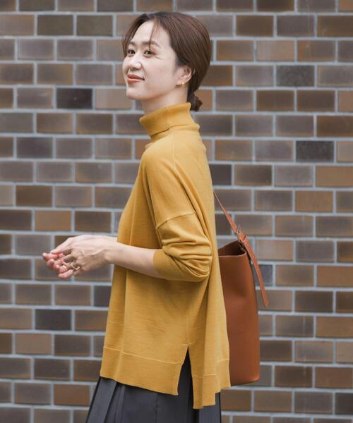 URBAN RESEARCH DOORS(アーバンリサーチドアーズ)の「ウォッシャブルウールタートルワイドプルオーバー(ニット/セーター・レディース・ブラック/イエロー/モカ/グリーン・MEDIUM)」の11枚目の写真