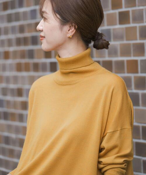 URBAN RESEARCH DOORS(アーバンリサーチドアーズ)の「ウォッシャブルウールタートルワイドプルオーバー(ニット/セーター・レディース・ブラック/イエロー/モカ/グリーン・MEDIUM)」の13枚目の写真