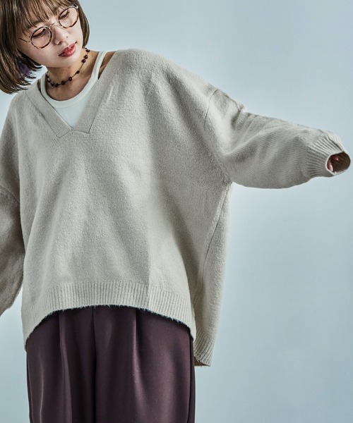 Fashion Letter(ファッションレター)の「【M-5L】深めVネック ニットプルオーバー(ニット/セーター・レディース・ブラック/ライトグレー・4L~5L/LL~3L/M~L)」の1枚目の写真