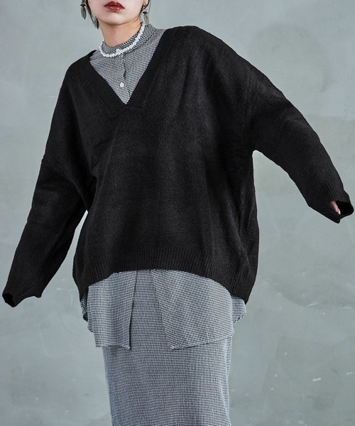 Fashion Letter(ファッションレター)の「【M-5L】深めVネック ニットプルオーバー(ニット/セーター・レディース・ブラック/ライトグレー・4L~5L/LL~3L/M~L)」の2枚目の写真