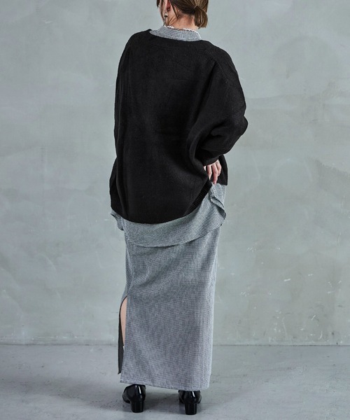 Fashion Letter(ファッションレター)の「【M-5L】深めVネック ニットプルオーバー(ニット/セーター・レディース・ブラック/ライトグレー・4L~5L/LL~3L/M~L)」の11枚目の写真
