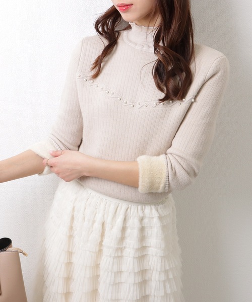 Lace Ladies(レースレディース)の「裏起毛 パール付き メロウ フリル リブ ニット プルオーバー(ニット/セーター・レディース・アイボリー/グレイッシュベージュ/ブラック/ホワイト・FREE)」の13枚目の写真