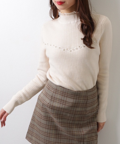 Lace Ladies(レースレディース)の「裏起毛 パール付き メロウ フリル リブ ニット プルオーバー(ニット/セーター・レディース・アイボリー/グレイッシュベージュ/ブラック/ホワイト・FREE)」の17枚目の写真