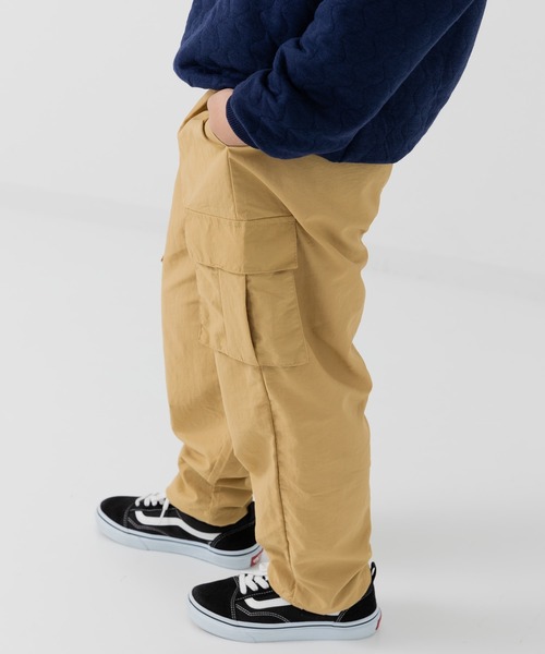 chil2（チルツー）の「ナイロン ワイドカーゴパンツ（カーゴパンツ・キッズ・ベージュ/カーキ/クリーム/ブラック・120cm/150cm/140cm/160cm/100cm/110cm/130cm）」の7枚目の写真