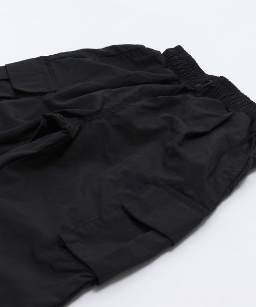 chil2（チルツー）の「ナイロン ワイドカーゴパンツ（カーゴパンツ・キッズ・ベージュ/カーキ/クリーム/ブラック・120cm/150cm/140cm/160cm/100cm/110cm/130cm）」の16枚目の写真