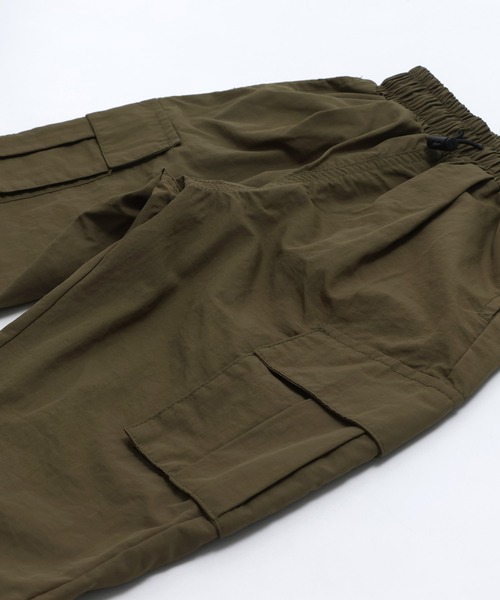 chil2（チルツー）の「ナイロン ワイドカーゴパンツ（カーゴパンツ・キッズ・ベージュ/カーキ/クリーム/ブラック・120cm/150cm/140cm/160cm/100cm/110cm/130cm）」の10枚目の写真