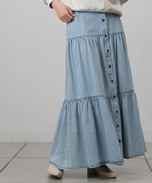 COLONY 2139（コロニートゥーワンスリーナイン）の「デニムティアードボタンスカート（デニムスカート・レディース・サックスブルー/ネイビー・SMALL/MEDIUM）」の2枚目の写真
