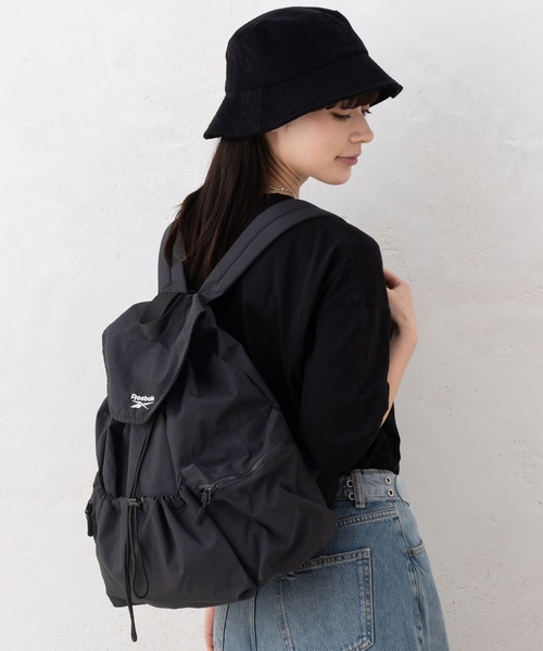 Reebok(リーボック)の「Reebok リーボック ワンポイント ロゴ 刺繍 ドローストリング 軽量 バックパック リュック 約20L(バックパック/リュック・メンズ・ブラック/グレー/ベージュ・FREE)」の6枚目の写真