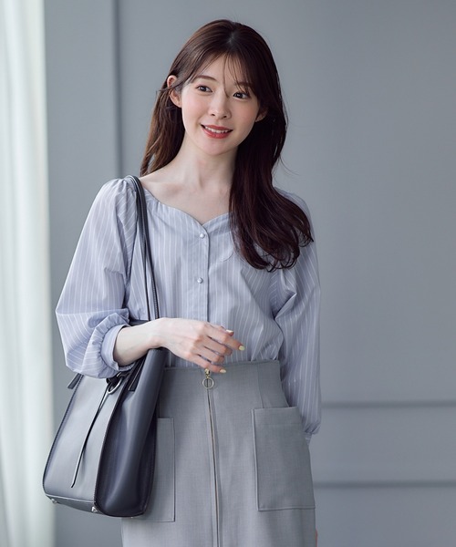 12Twelve Agenda（トゥエルブ　アジェンダ）の「ラメストライプ前後2wayブラウス（シャツ/ブラウス・レディース・サックスブルー/オフホワイト/イエロー・M）」の2枚目の写真