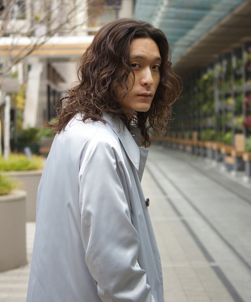 ESTNATION（エストネーション）の「ESTNATION / シャイニーサテン バルマカーンコート（ステンカラーコート・メンズ・ライトグレー/ネイビー・LARGE/MEDIUM）」の4枚目の写真