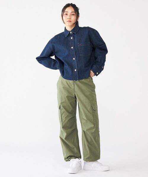 tommy jeans(トミー ジーンズ)の「カーゴリラックスストレートパンツ(チノパンツ・レディース・ホワイト/グリーン/ブラック・27inch/25inch/26inch)」の22枚目の写真