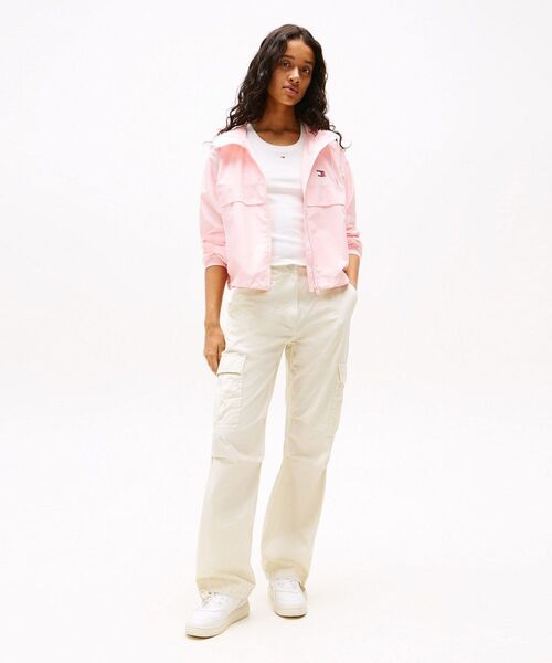 tommy jeans(トミー ジーンズ)の「カーゴリラックスストレートパンツ(チノパンツ・レディース・ホワイト/グリーン/ブラック・27inch/25inch/26inch)」の4枚目の写真
