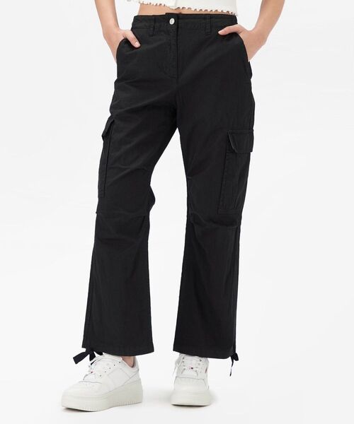 tommy jeans(トミー ジーンズ)の「カーゴリラックスストレートパンツ(チノパンツ・レディース・ホワイト/グリーン/ブラック・27inch/25inch/26inch)」の10枚目の写真