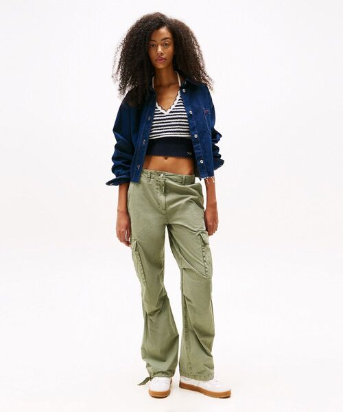 tommy jeans(トミー ジーンズ)の「カーゴリラックスストレートパンツ(チノパンツ・レディース・ホワイト/グリーン/ブラック・27inch/25inch/26inch)」の13枚目の写真
