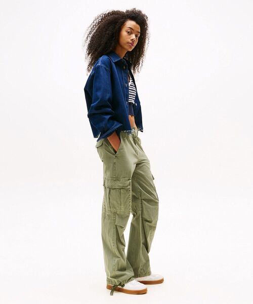 tommy jeans(トミー ジーンズ)の「カーゴリラックスストレートパンツ(チノパンツ・レディース・ホワイト/グリーン/ブラック・27inch/25inch/26inch)」の15枚目の写真