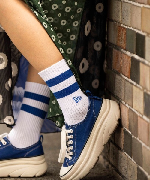 NEW ERA（ニューエラ）の「NEW ERA/ニューエラ ソックス SOCKS CREW 2足セット ライン フラッグロゴ エンブロイダリー 14518184/14518185（ソックス/靴下・メンズ・ホワイト系その他/ホワイト系その他2・25-27CM/21-23cm）」の3枚目の写真
