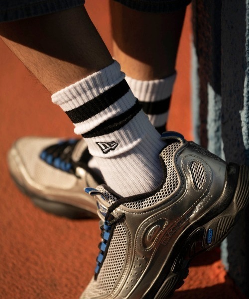 NEW ERA（ニューエラ）の「NEW ERA/ニューエラ ソックス SOCKS CREW 2足セット ライン フラッグロゴ エンブロイダリー 14518184/14518185（ソックス/靴下・メンズ・ホワイト系その他/ホワイト系その他2・25-27CM/21-23cm）」の4枚目の写真