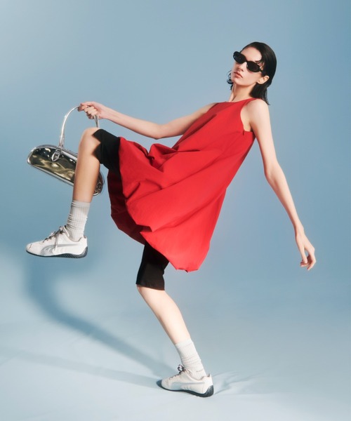 PUMA(プーマ)の「【emmi×PUMA】WIDE BOSTON METALLIC BAG(ショルダーバッグ・レディース・シルバー・FREE)」の5枚目の写真