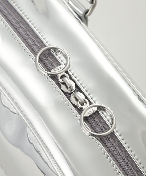 PUMA(プーマ)の「【emmi×PUMA】WIDE BOSTON METALLIC BAG(ショルダーバッグ・レディース・シルバー・FREE)」の10枚目の写真